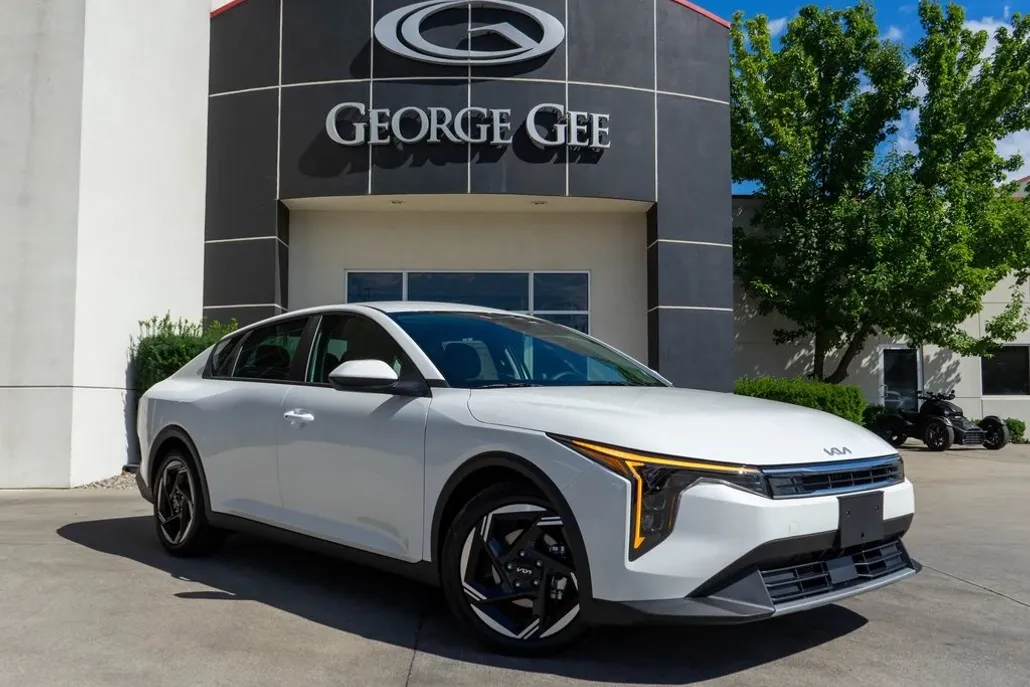 2025 Kia K4 EX photo 1