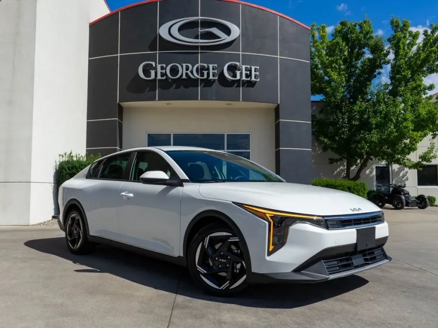 2025 Kia K4 EX photo 1
