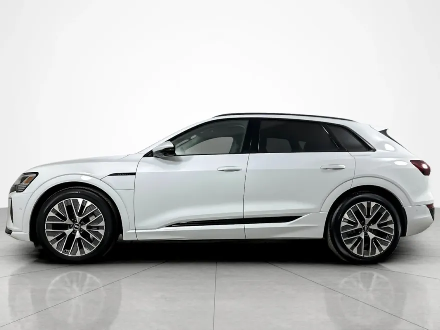 2024 Audi Q8 E-tron Prestige photo 1