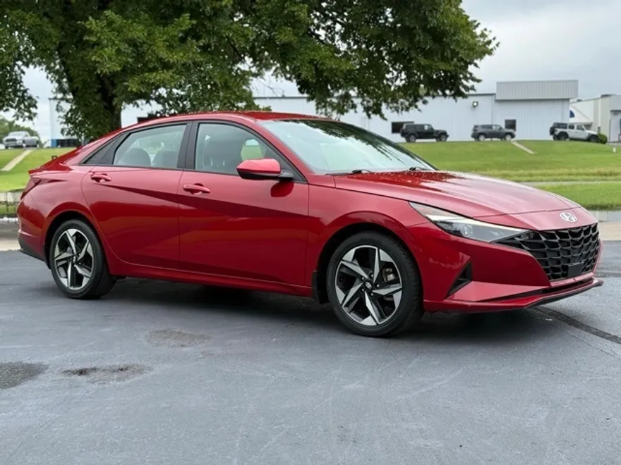 2023 Hyundai Elantra SEL photo 1