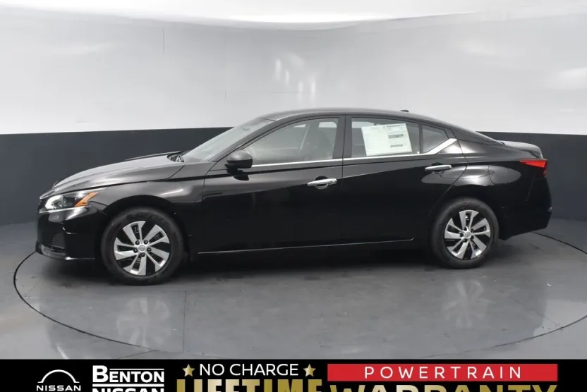 2025 Nissan Altima S photo 1