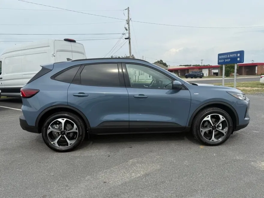 2025 Ford Escape Hybrid ST-Line Select photo 1