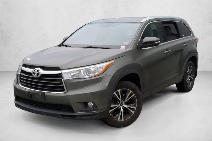 2016 Toyota Highlander XLE photo 1