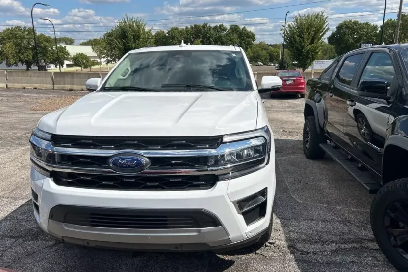 2024 Ford Expedition MAX Limited photo 1