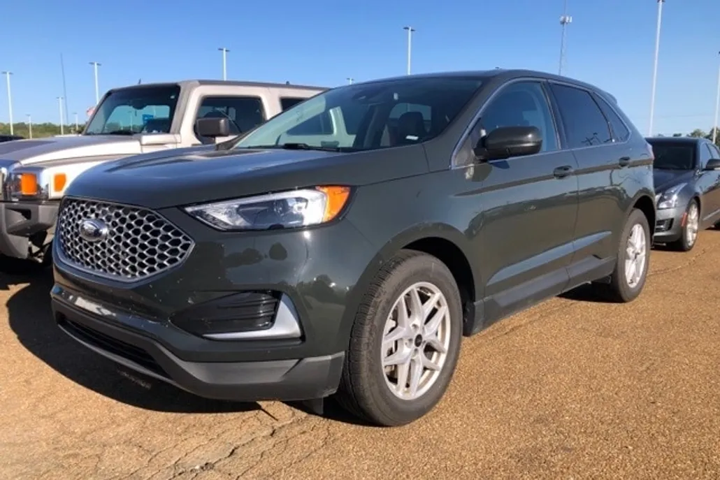 2024 Ford Edge SEL photo 1