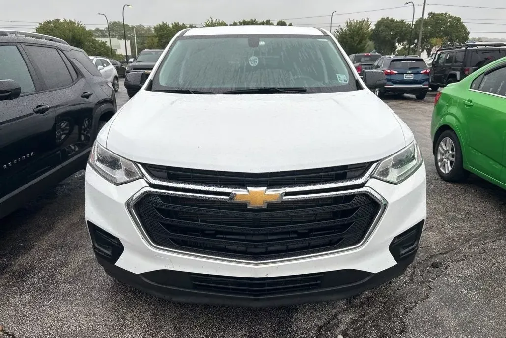 2021 Chevrolet Traverse LS photo 1