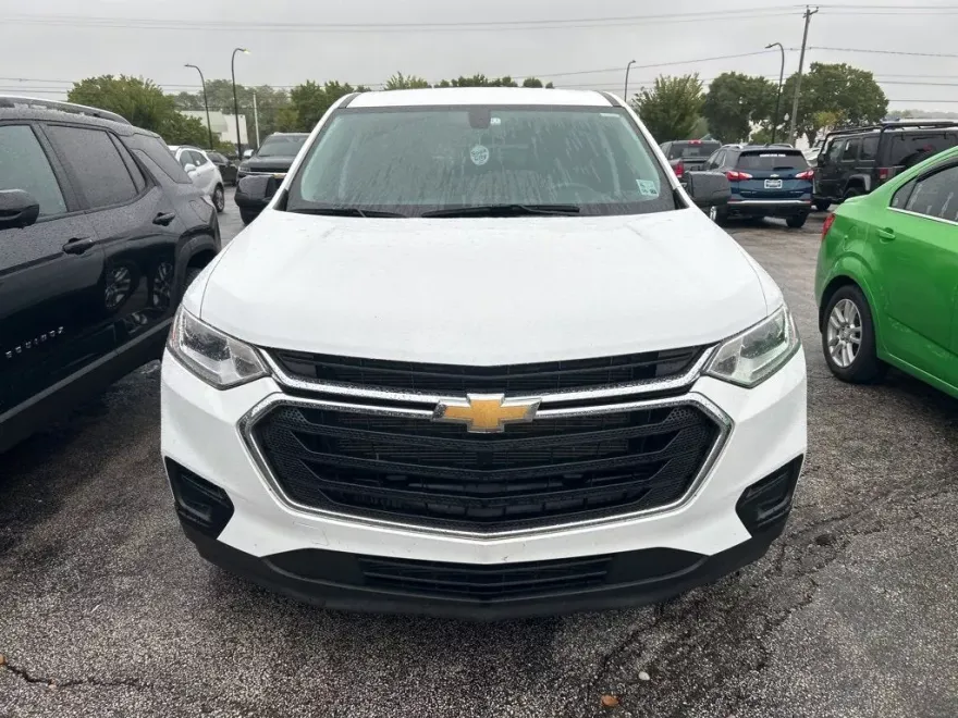 2021 Chevrolet Traverse LS photo 1