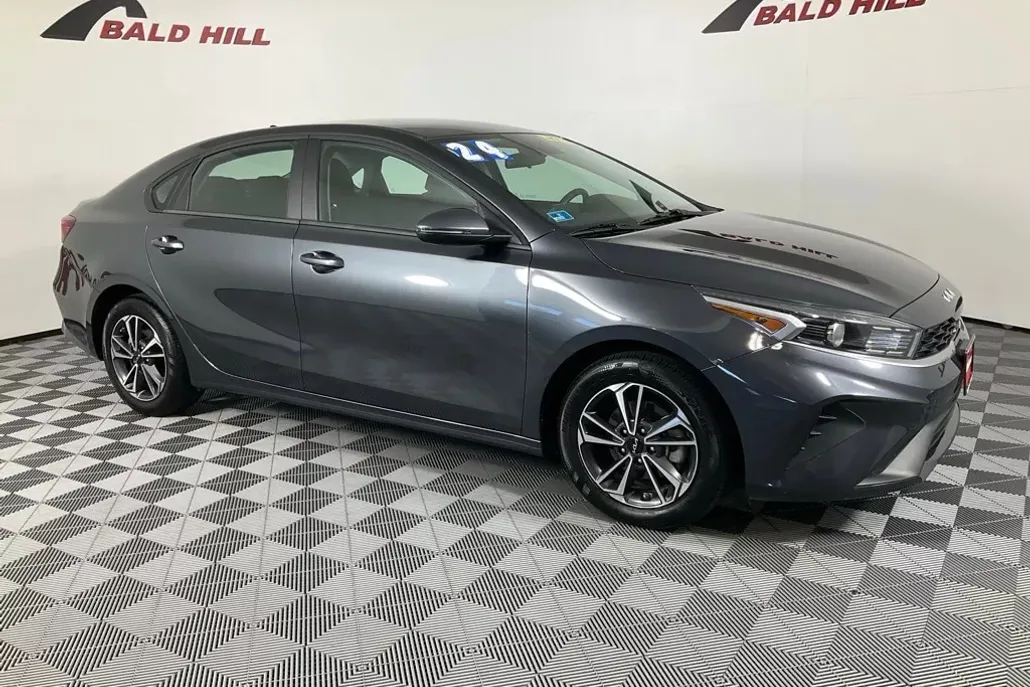 2024 Kia Forte LXS photo 1