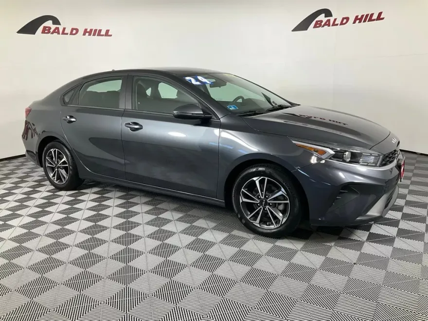 2024 Kia Forte LXS photo 1
