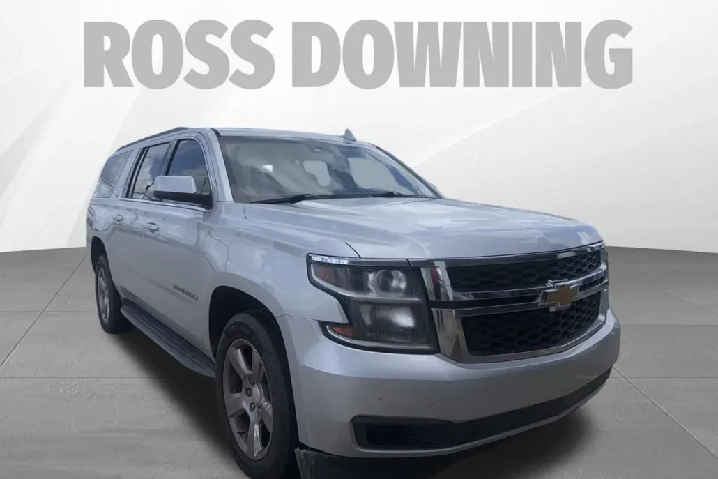 2016 Chevrolet Suburban LT photo 1