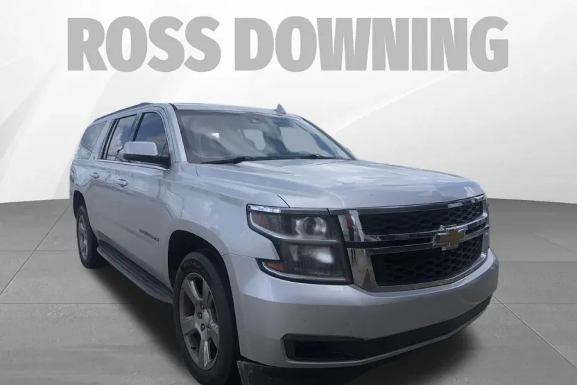 2016 Chevrolet Suburban LT photo 1