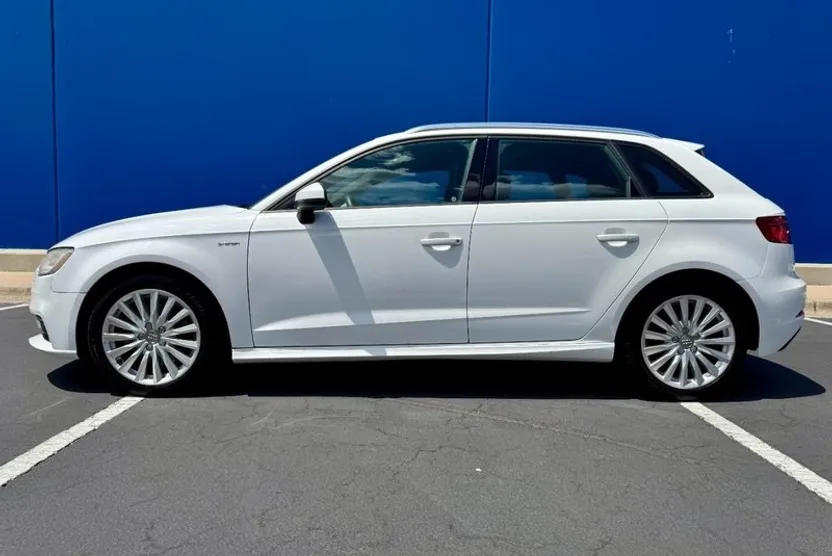 2017 Audi A3 E-tron Premium photo 1