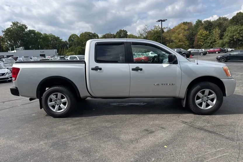 2011 Nissan Titan S Crew Cab photo 1