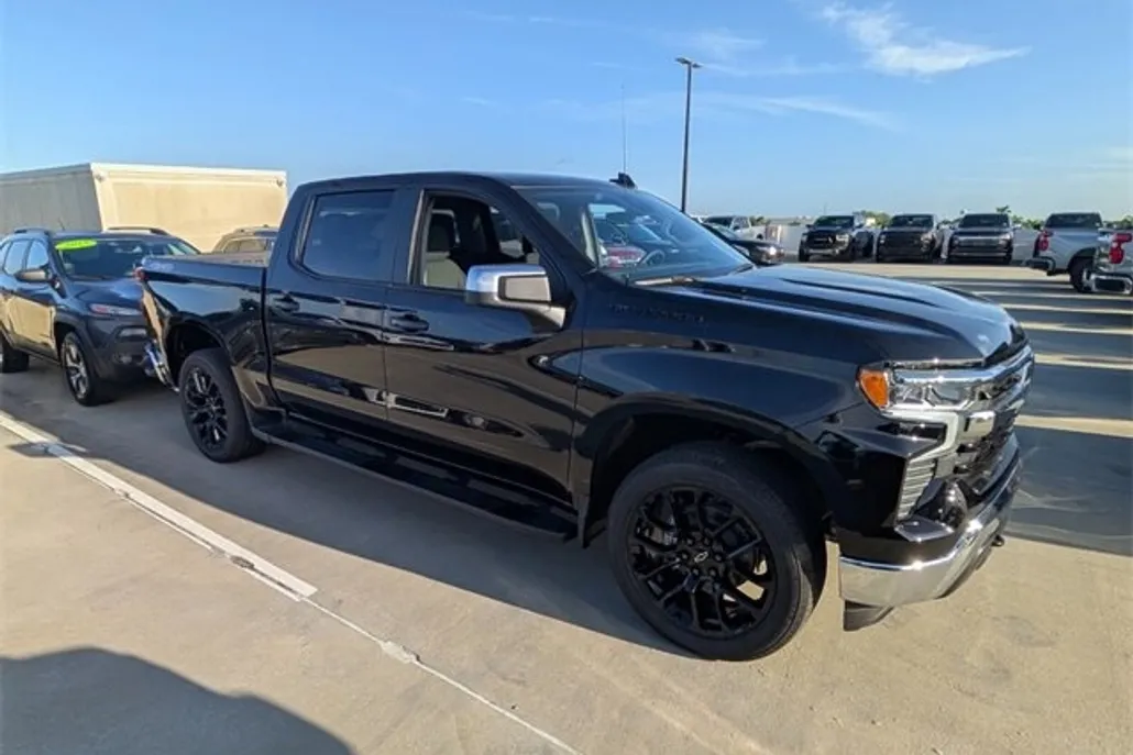 2026 Chevrolet Silverado 1500 LT photo 1