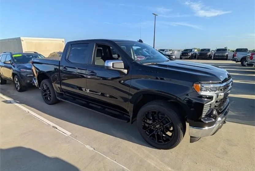 2026 Chevrolet Silverado 1500 LT photo 1