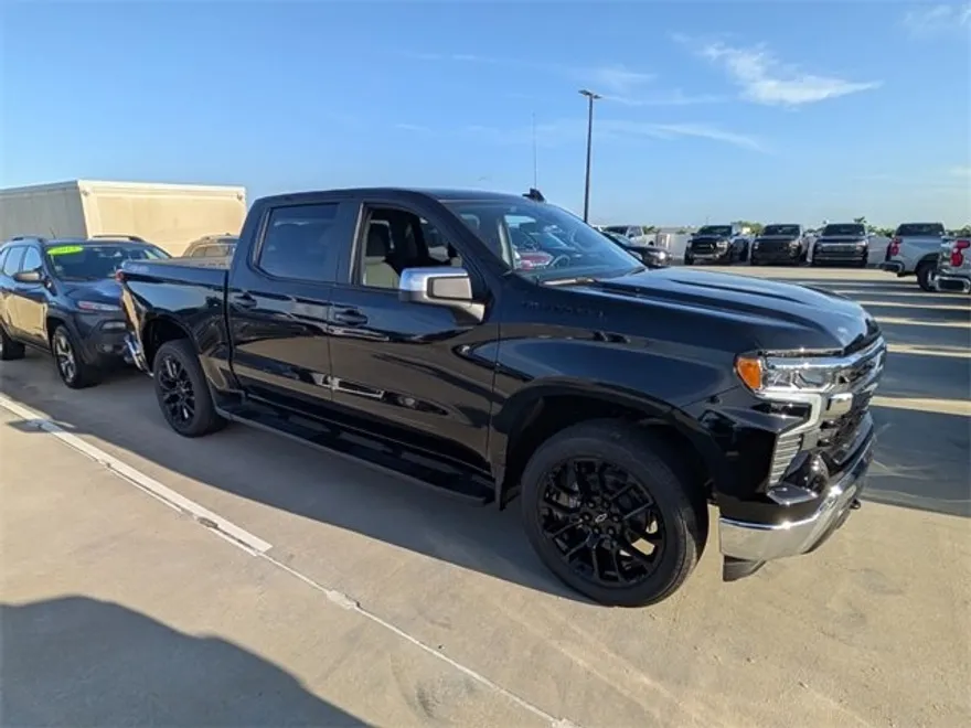 2026 Chevrolet Silverado 1500 LT photo 1