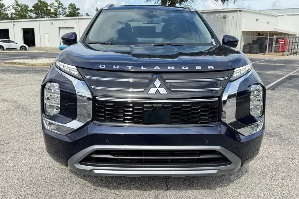 2025 Mitsubishi Outlander SEL photo 1