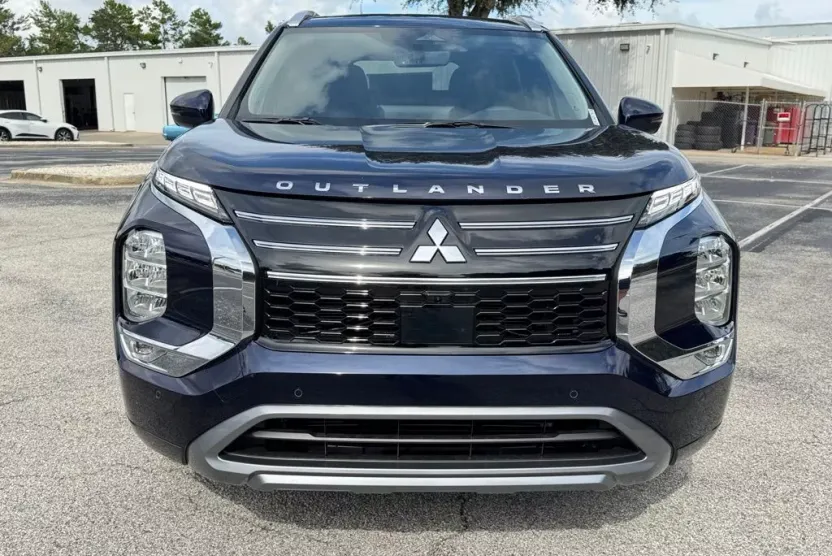 2025 Mitsubishi Outlander SEL photo 1
