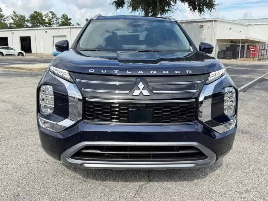 2025 Mitsubishi Outlander SEL photo 1