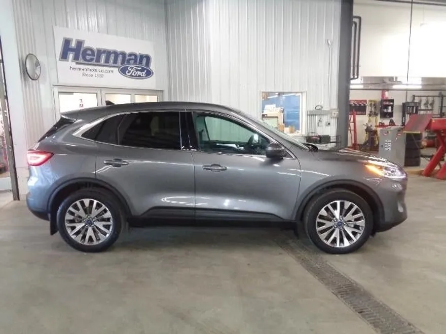 2022 Ford Escape Titanium photo 1