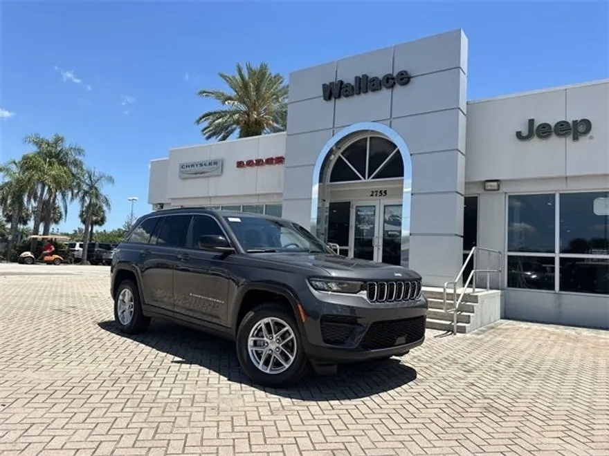 2025 Jeep Grand Cherokee Laredo photo 1