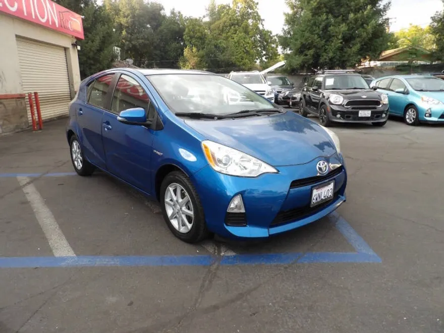 2012 Toyota Prius C Four photo 1