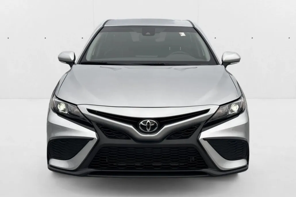 2024 Toyota Camry SE photo 1