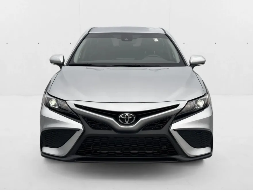 2024 Toyota Camry SE photo 1