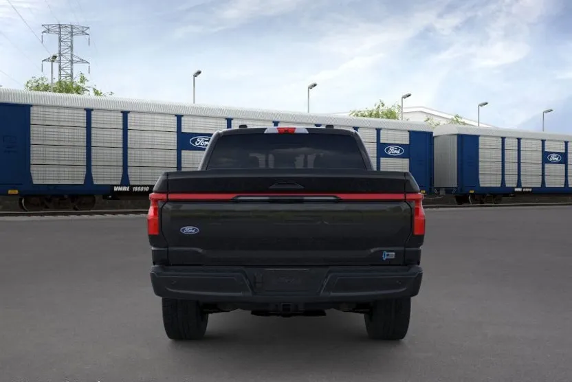 2025 Ford F-150 Lightning Lariat photo 1