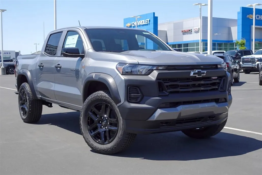 2025 Chevrolet Colorado Trail Boss photo 1
