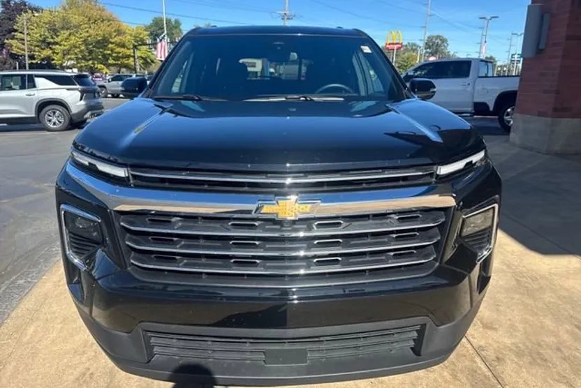 2025 Chevrolet Traverse photo 1