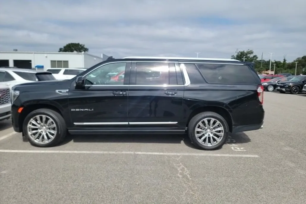 2022 Gmc Yukon XL Denali photo 1