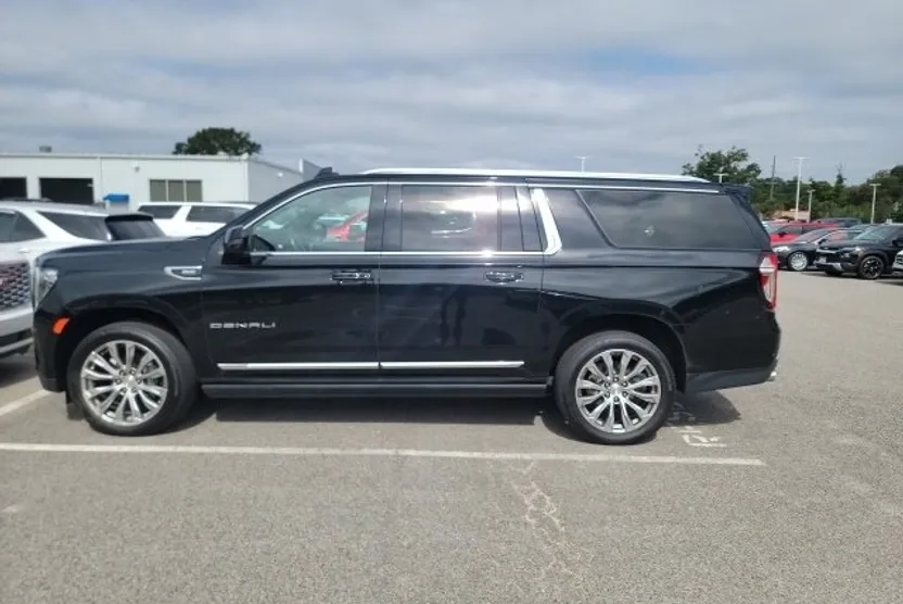 2022 Gmc Yukon XL Denali photo 1