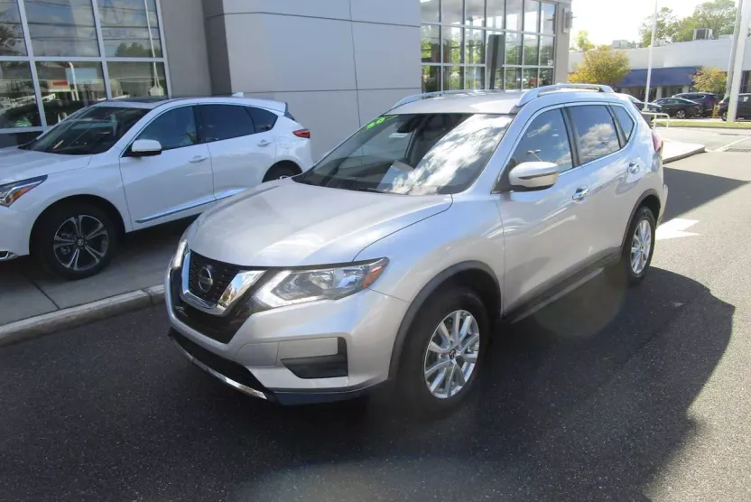 2020 Nissan Rogue SV photo 1