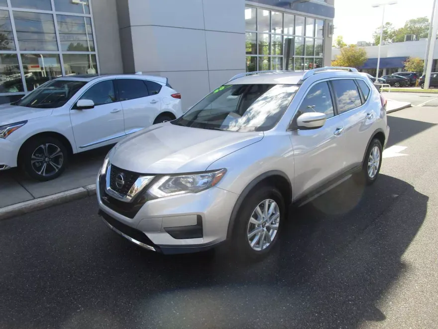 2020 Nissan Rogue SV photo 1