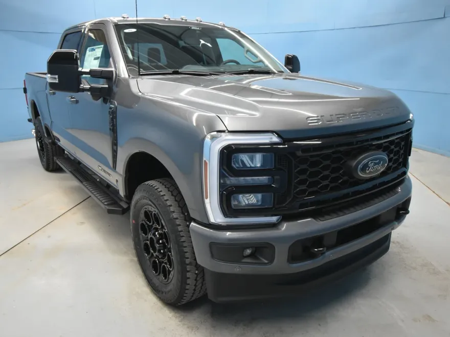 2025 Ford F-350 Lariat photo 1
