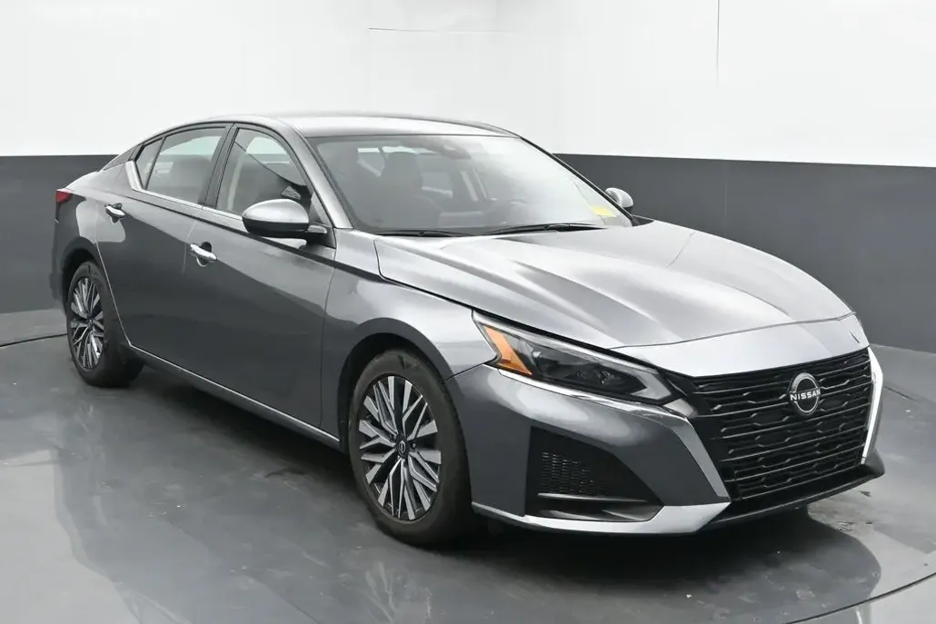2023 Nissan Altima 2.5 SV photo 1