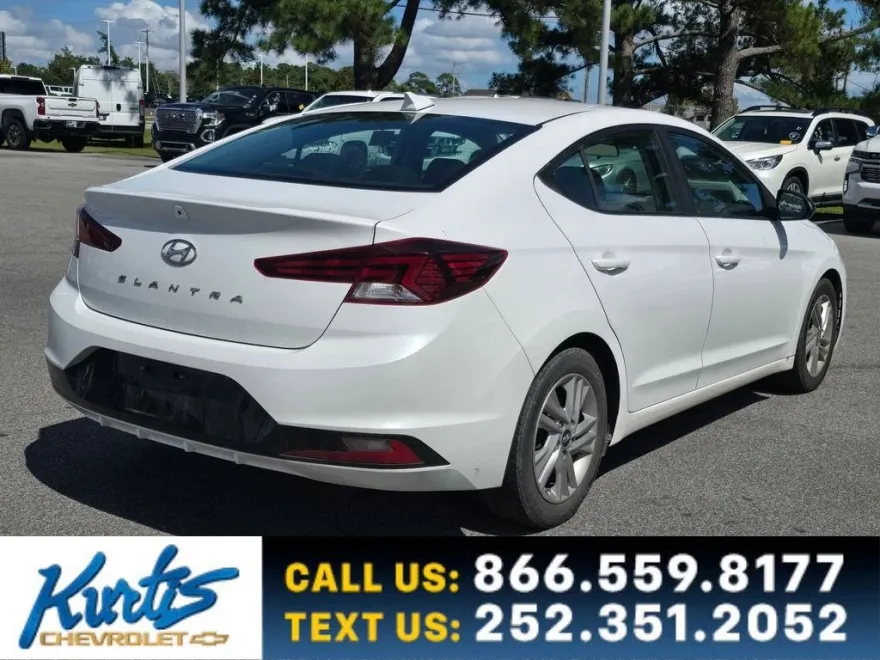 2020 Hyundai Elantra SEL photo 1