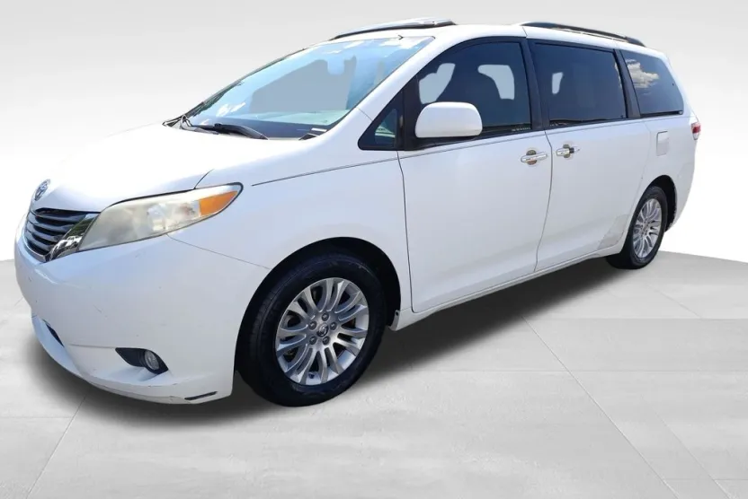 2012 Toyota Sienna Base photo 1