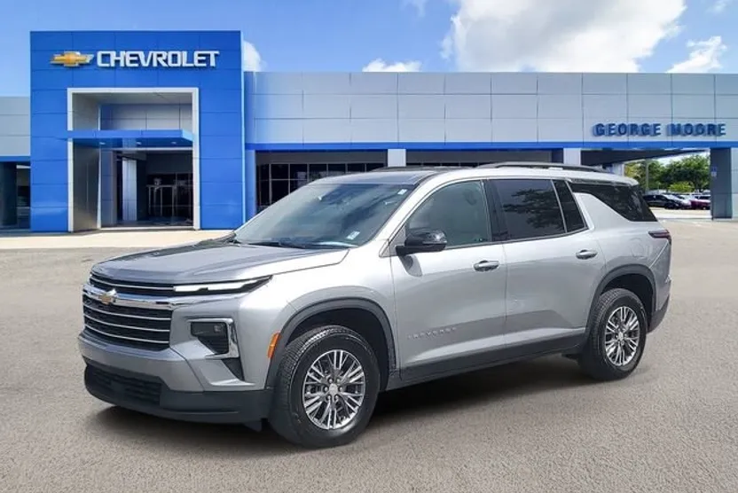2025 Chevrolet Traverse photo 1