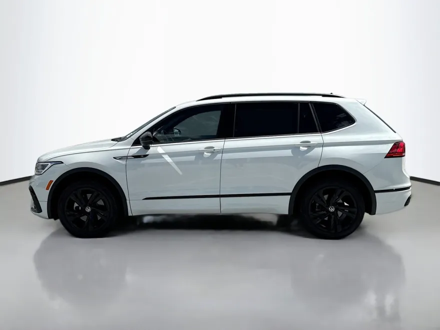 2024 Volkswagen Tiguan SE R-Line Black photo 1