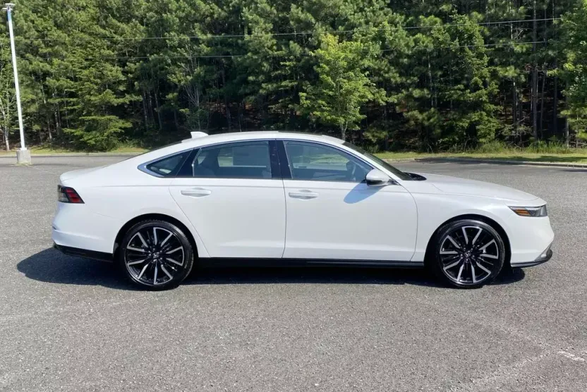 2025 Honda Accord Hybrid Touring photo 1