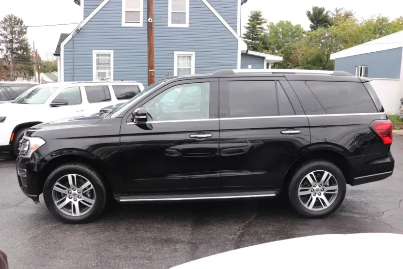 2023 Ford Expedition Limited photo 1