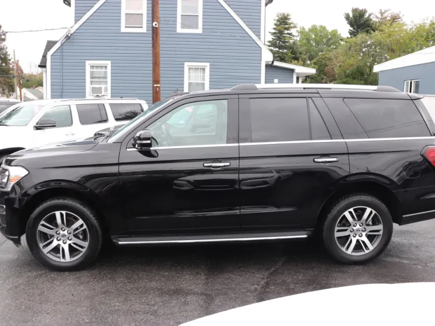 2023 Ford Expedition Limited photo 1