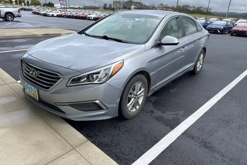 2017 Hyundai Sonata SE photo 1
