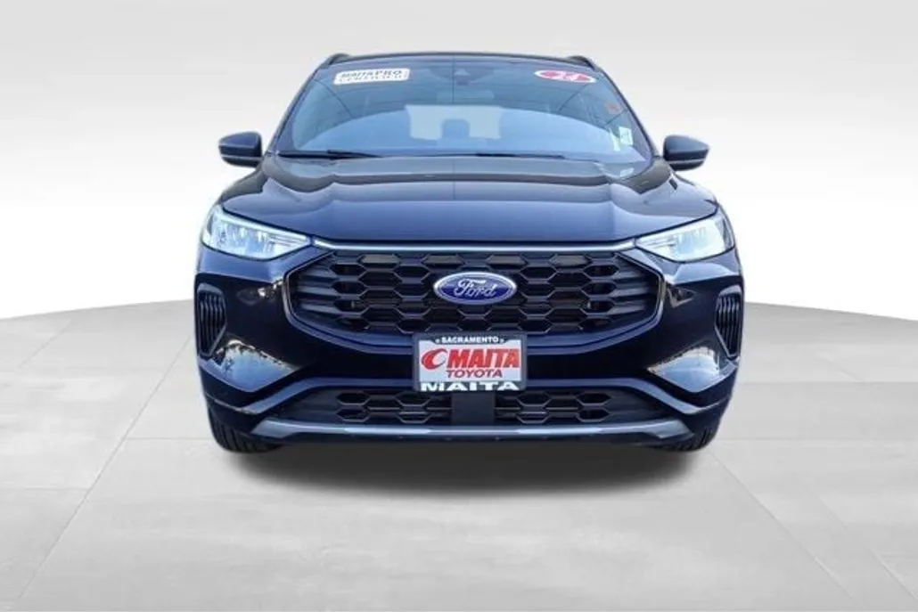 2024 Ford Escape ST-Line photo 1