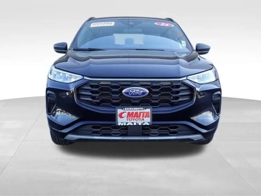 2024 Ford Escape ST-Line photo 1