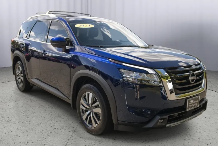 2024 Nissan Pathfinder SL photo 1
