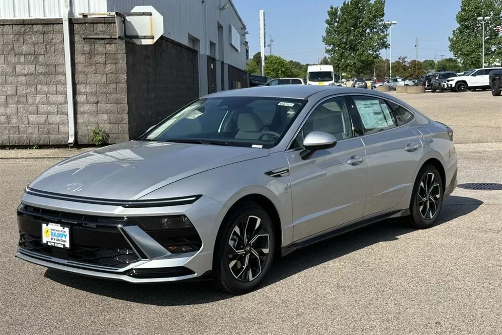 2024 Hyundai Sonata SEL photo 1