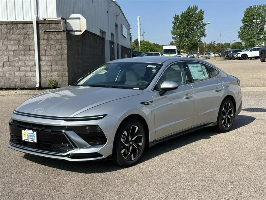 2024 Hyundai Sonata SEL photo 1